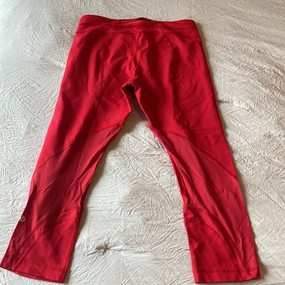 Red Inspire Crops - Picture 2 of 4